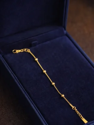 Minimal beaded hand chain : Anti-tarnish