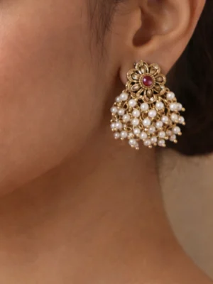 Minah26 Pearl cluster earrings