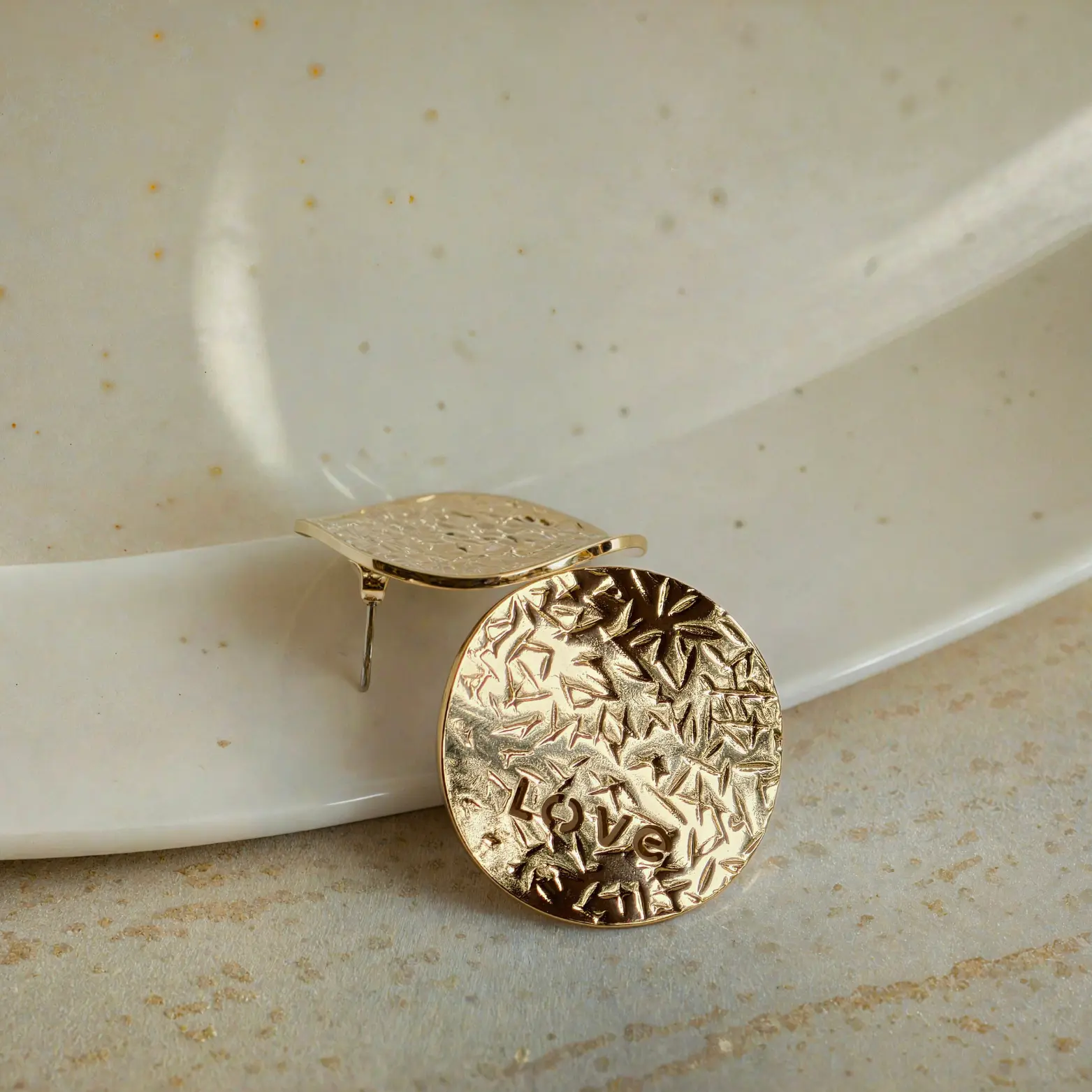 Textured Statement gold stud : Anti-tarnish - Image 2