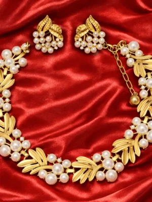Gold pearl necklace set