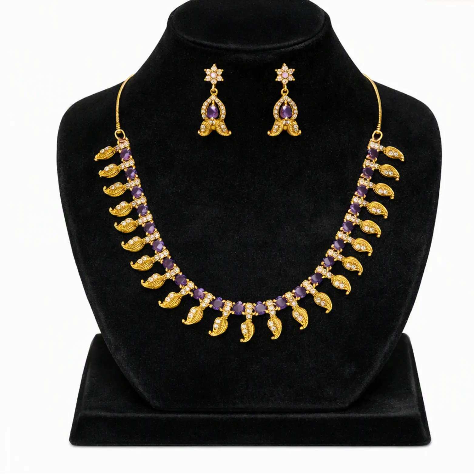 Tradition meets trend โ Mango Mala Magic! ๐ซ