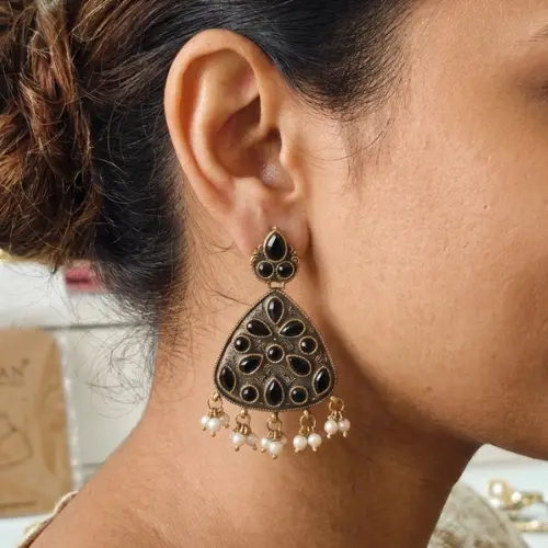 Kundan triangular jhumka - Image 4