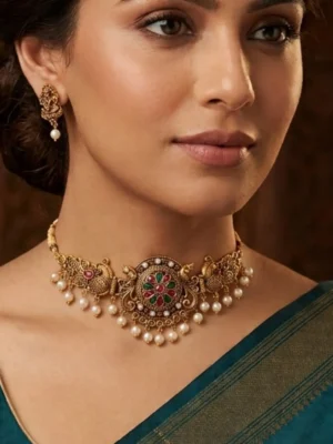 Regal Glow – Traditional Gold Choker with Gemstone Elegance