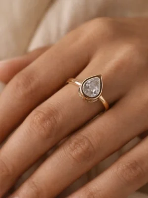 Gold pear diamond ring